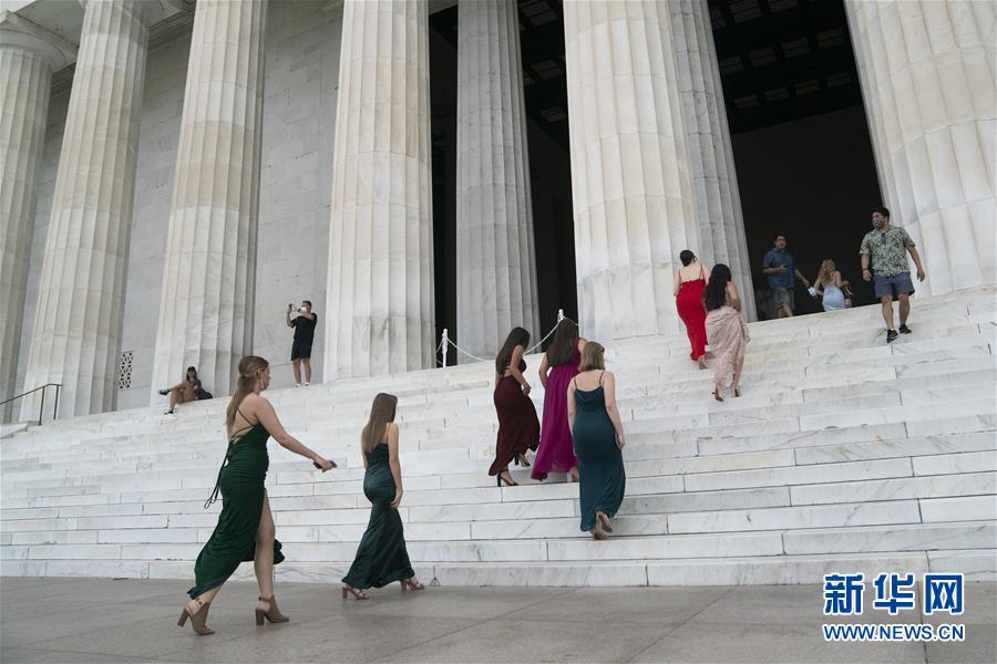 (國際疫情)(5)美國單日新增病例數(shù)超4萬 近期病例年輕人居多