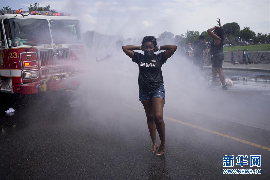 (國際)(5)美國民眾舉行反種族歧視和暴力執(zhí)法大規(guī)模示威活動(dòng)