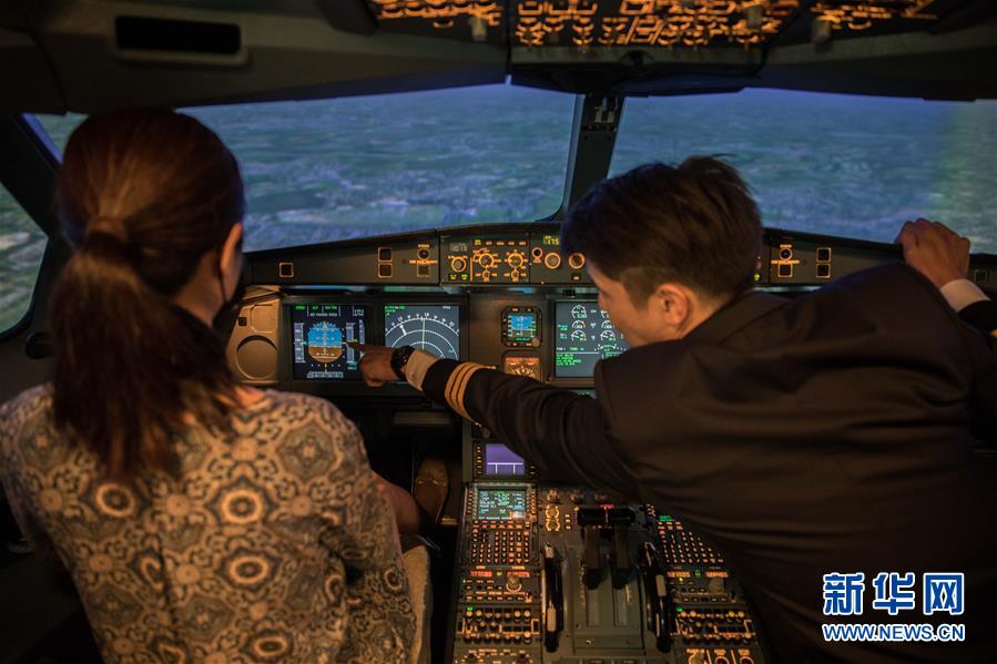 (國(guó)際·圖文互動(dòng))(8)從機(jī)艙餐廳到模擬飛行 泰航出招緩解疫情壓力