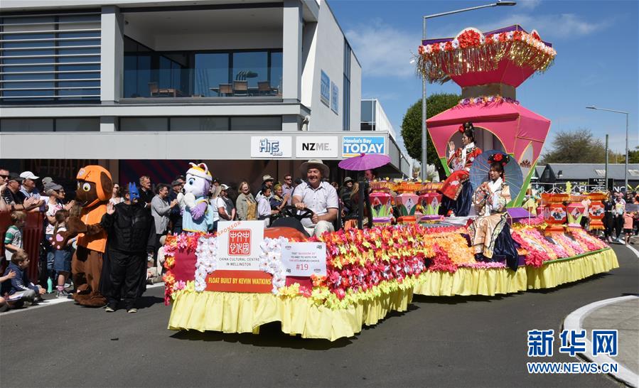（國(guó)際·圖文互動(dòng)）（3）通訊：中國(guó)元素在新西蘭迎春花車(chē)巡游活動(dòng)中放光彩