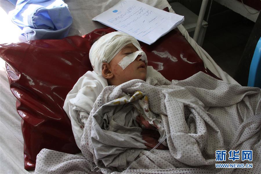 (國際)(4)阿富汗發(fā)生汽車炸彈襲擊省長車隊事件 致36人死傷