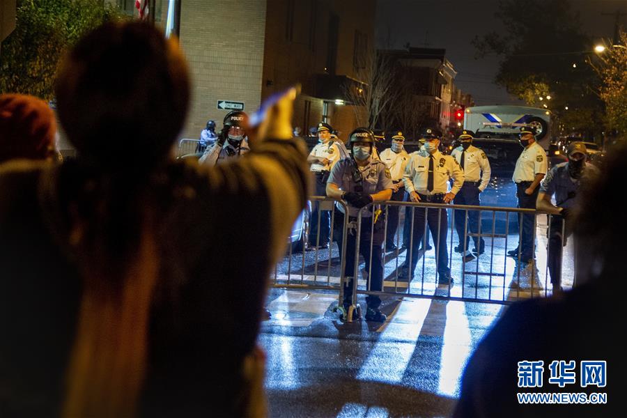 (國際)(2)美國費城警察槍殺黑人引發(fā)抗議沖突約30名警察受傷