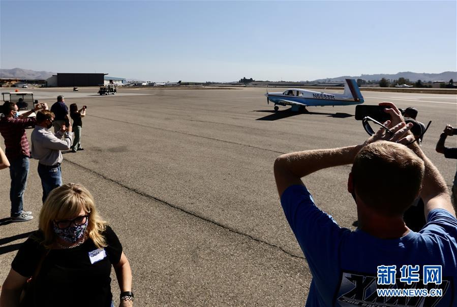 (國(guó)際·圖文互動(dòng))(4)“飛虎隊(duì)”百歲老兵駕機(jī)重上藍(lán)天