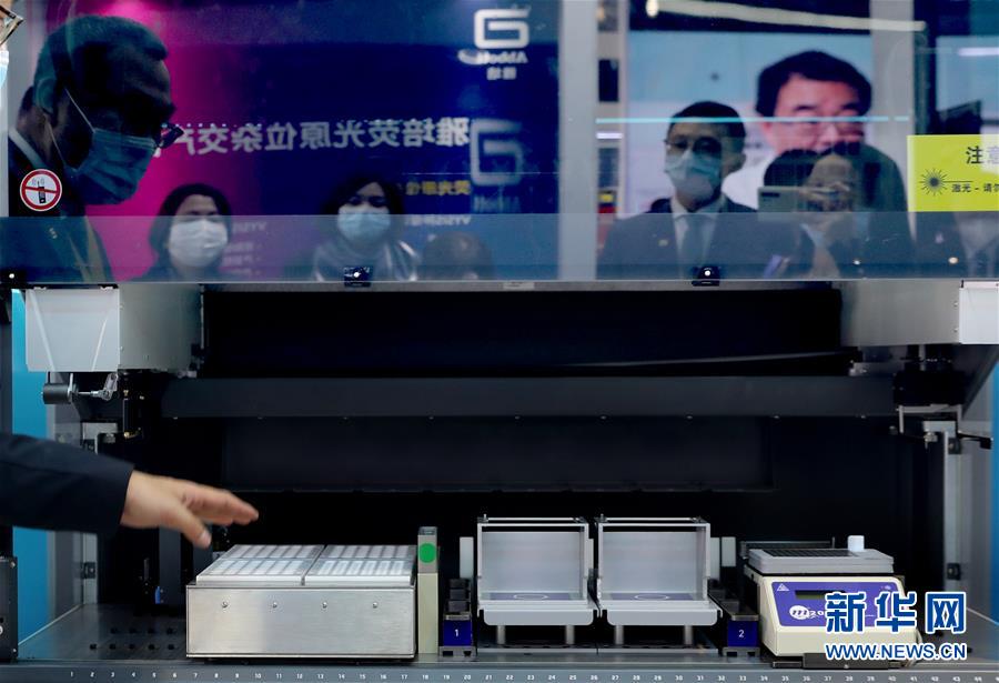 （第三屆進博會&middot;圖文互動）（11）新疫苗、新療法，進博會最&ldquo;火爆&rdquo;展區(qū)見聞