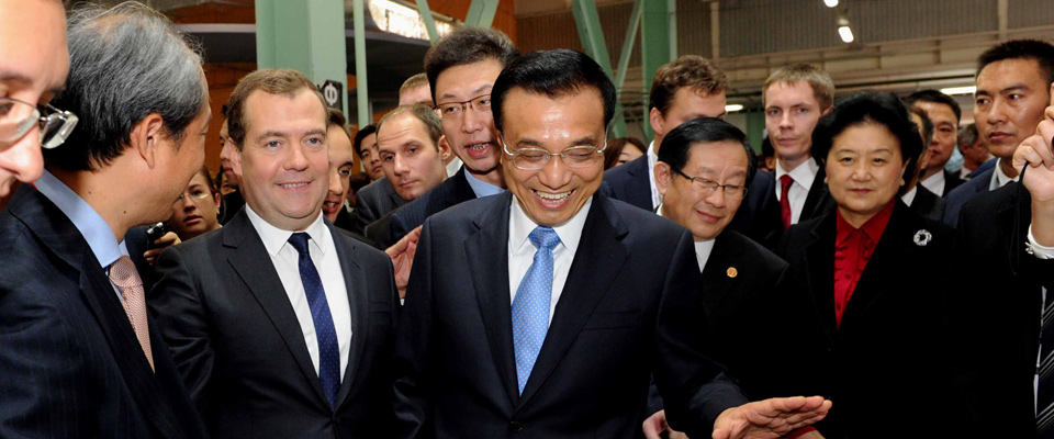 李克強同梅德韋杰夫共同參觀&ldquo;開放式創(chuàng)新&rdquo;莫斯科國際創(chuàng)新發(fā)展論壇展覽