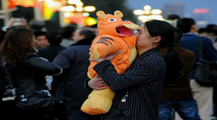 提前供暖誰說了算?天氣無常 公共服務(wù)要暖心！