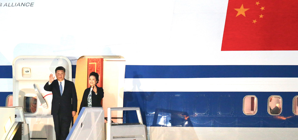 習(xí)近平抵達(dá)利馬出席APEC第二十四次領(lǐng)導(dǎo)人非正式會(huì)議并對(duì)秘魯進(jìn)行國(guó)事訪問