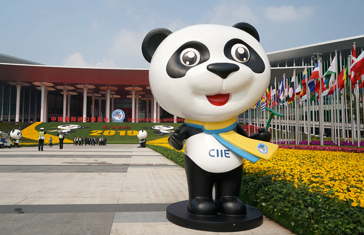 新華時評：從全球首創(chuàng)到全球盛會，進博會啟示了什么？